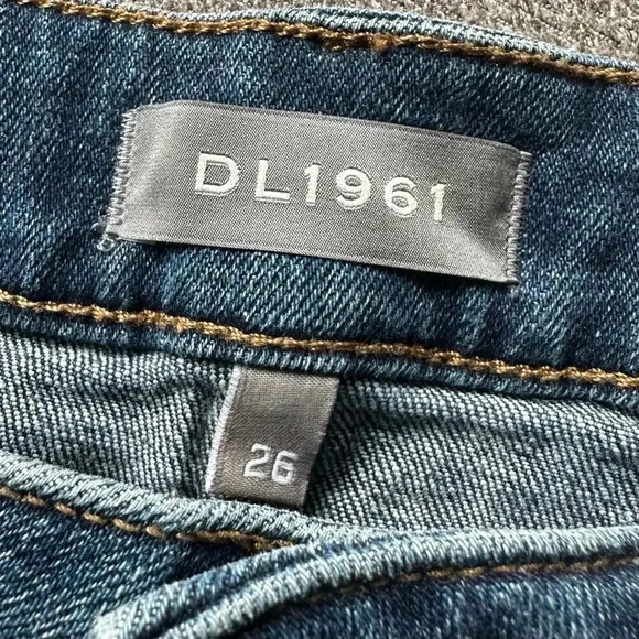 DL1961 Karlie Boyfriend Mini Short Size 26 - Picture 4 of 5